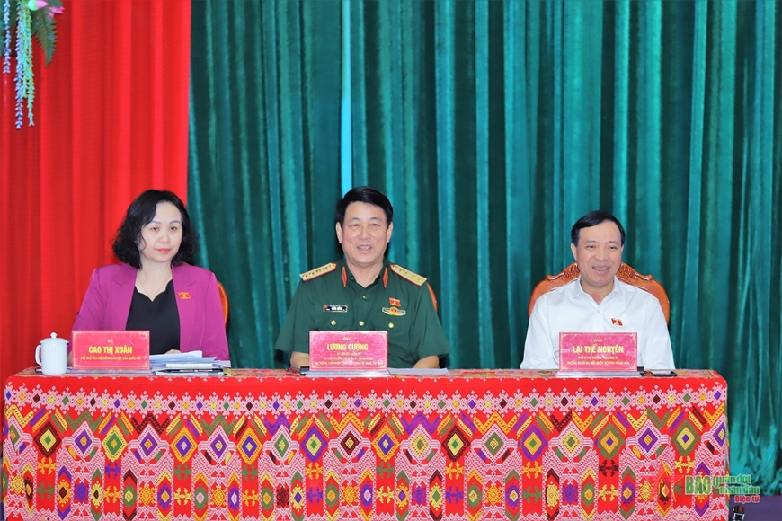 Đại tướng Lương Cường tiếp xúc cử tri tại huyện Mường Lát, tỉnh Thanh Hóa